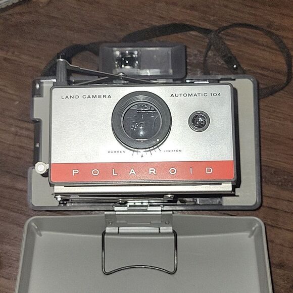 Polaroid Black & White/Color 104 Vintage Camera with accessories - Picture 6 of 12
